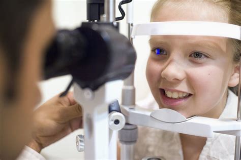 nhs optometrist eye test.